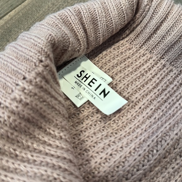 Women’s Striped Sweater - Size: Medium - Picture 8 of 8